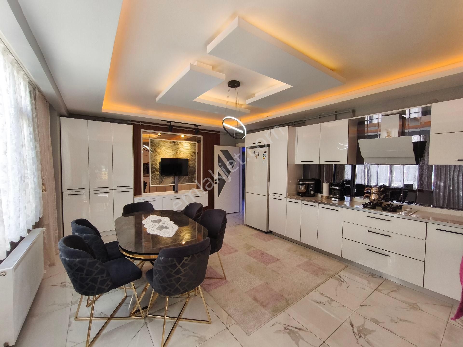 Kadir Geylani Emlaktan Karaköprü Atakent Te Satılık 250m2 Lüx 4+1 Daire