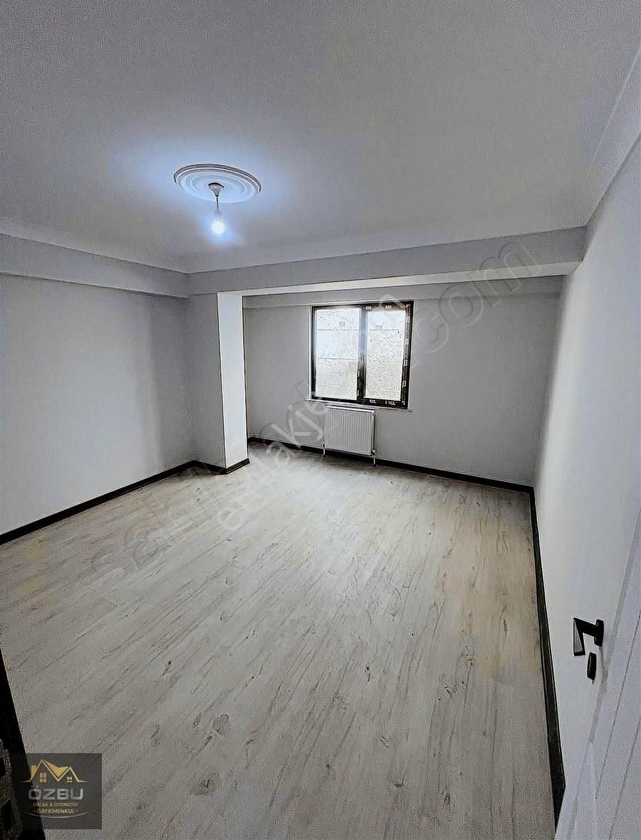 Altınşehir Mah 3+1 120 M2 Arakat Balkonlu 0 Bina