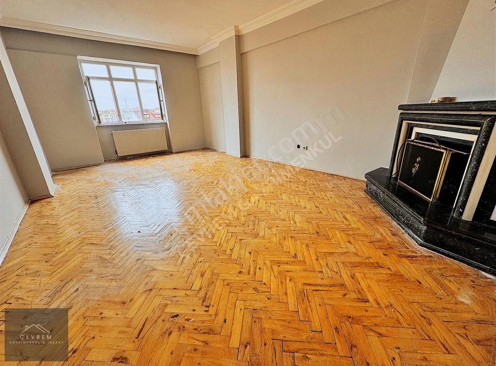 **çevrem**den Yeşilova'da E5'e Yakın Kullanışlı 2+1 90m² Kiralık