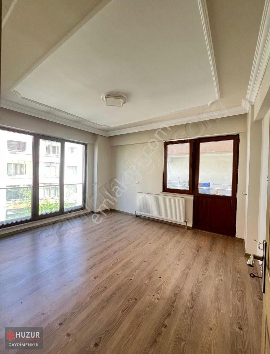 Huzur'dan Muhittin Mahallesi 2+1 10 Yaşında Satılık Daire