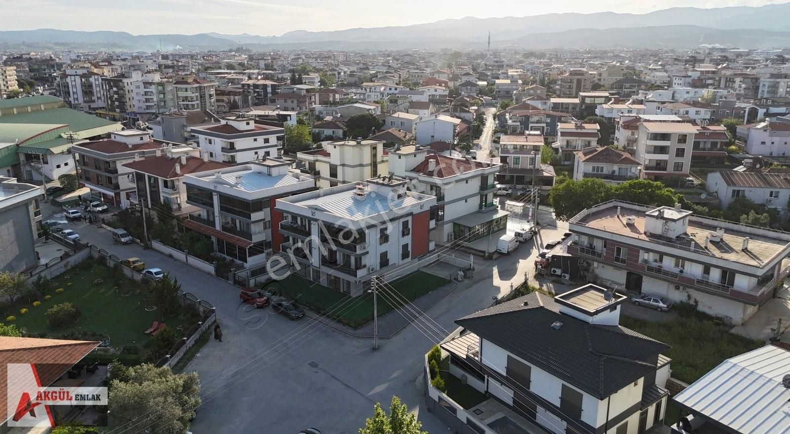 Akgül Emlak'tan Gölcükler Mahallesinde Kiralık Dükkan