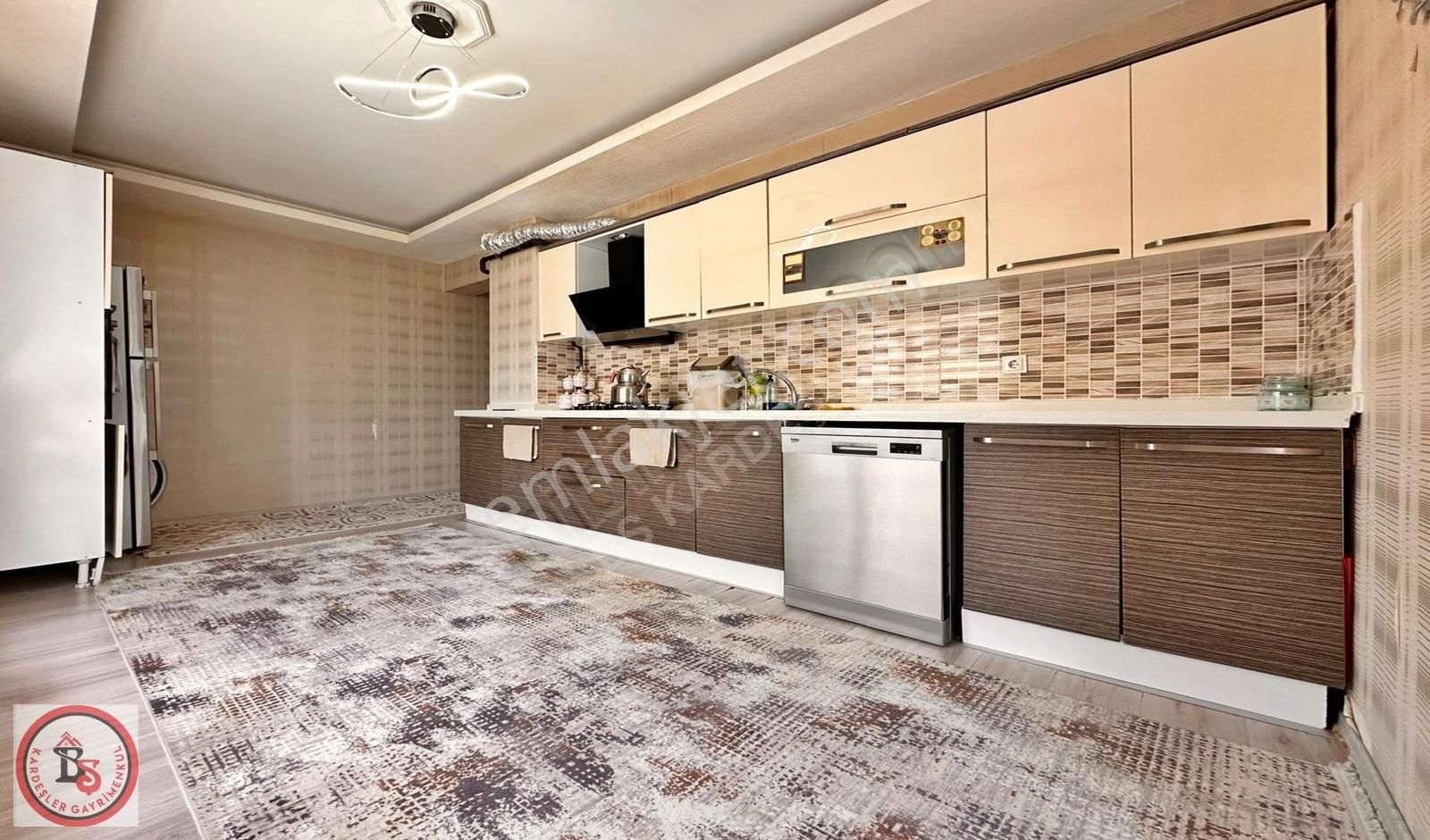 Bş Kardeşler'den Hisar'da Cadde Yakını Masrafsız 3+1 Daire