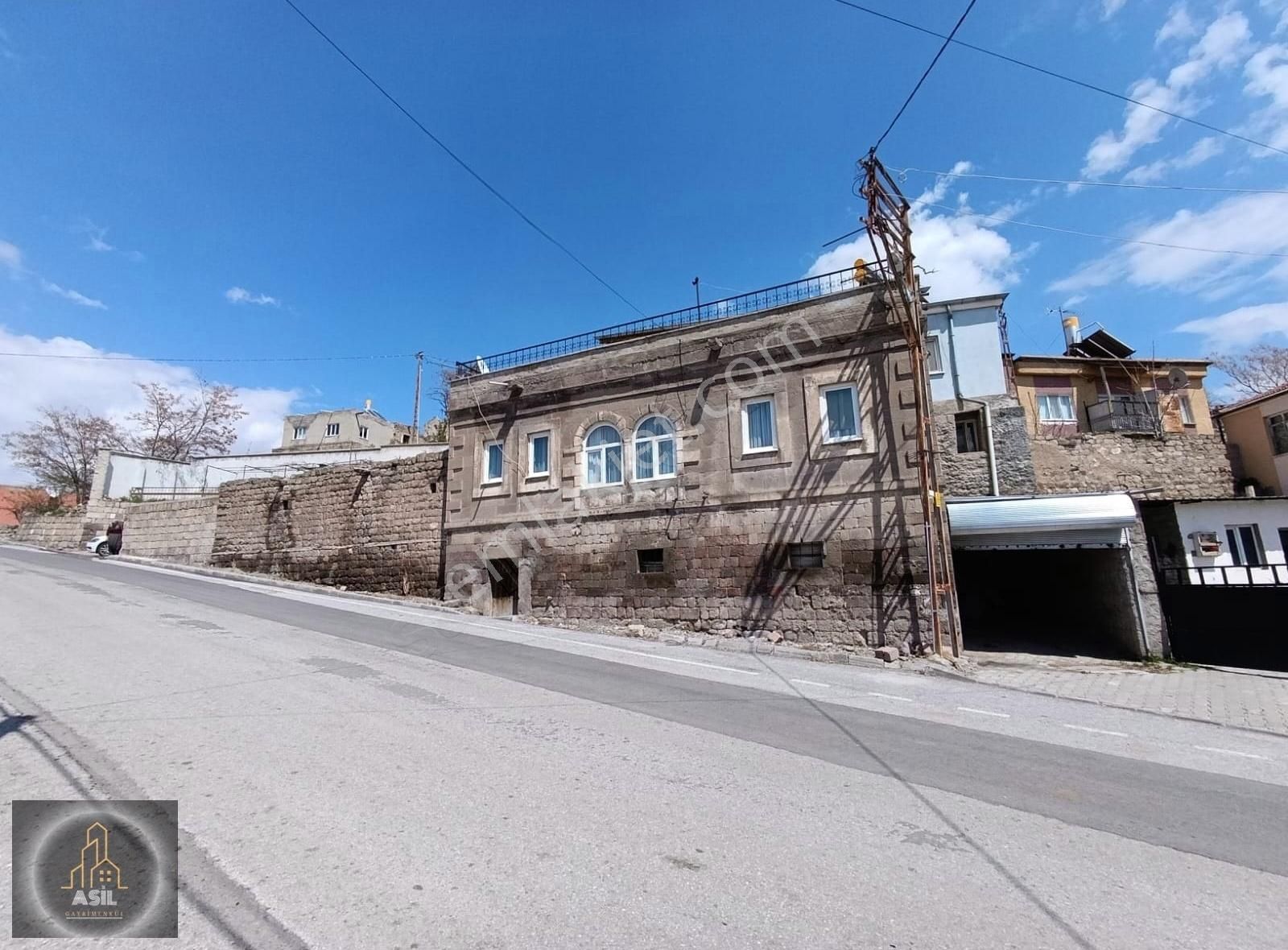 Güneşli Mahallesi Merkezde Satılık Mustakil Ev