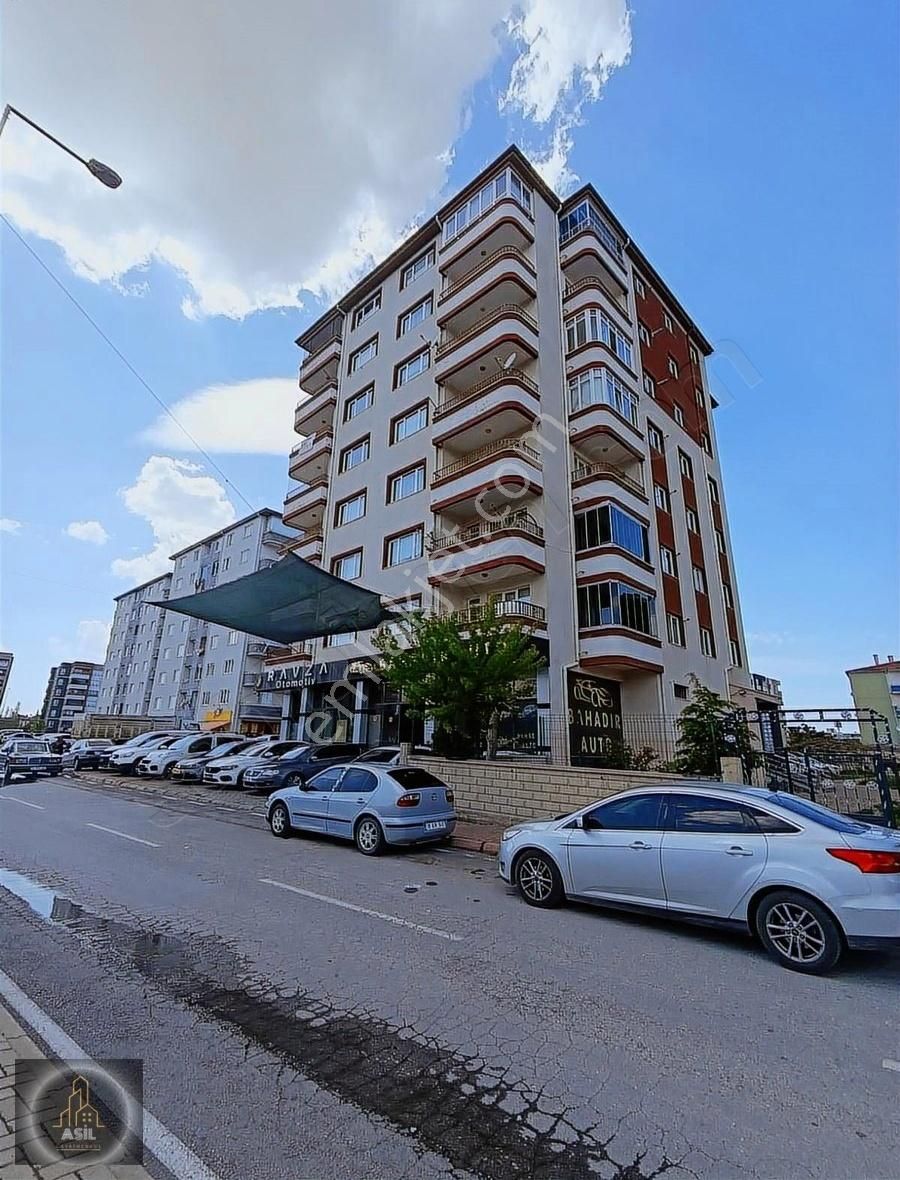 Yıdızevler Mahallesinin En Geniş Satılık 3+1 Dairesi