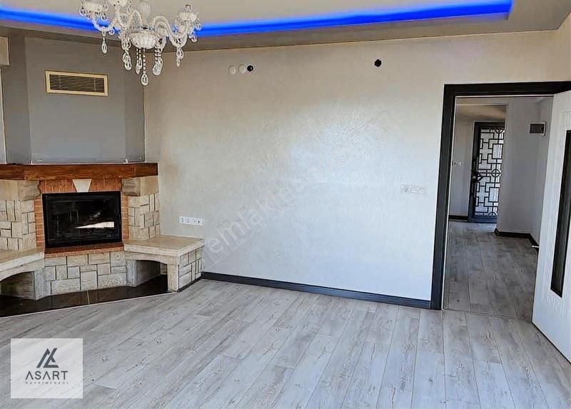 1711m2 İmarlı Arsa Ve Müstakil İskanlı Ev