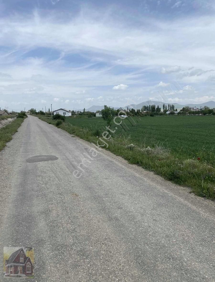İmar Sınırında Satılık Köşe Ulukapıda Satılık Tarla 2 Tarafı Yol