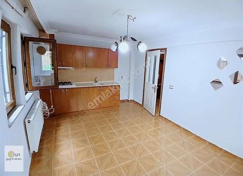 Fesleğen'de Kıbrıs Şehitleri Caddesine Yakın 70 M² 1+1 Eşyasız