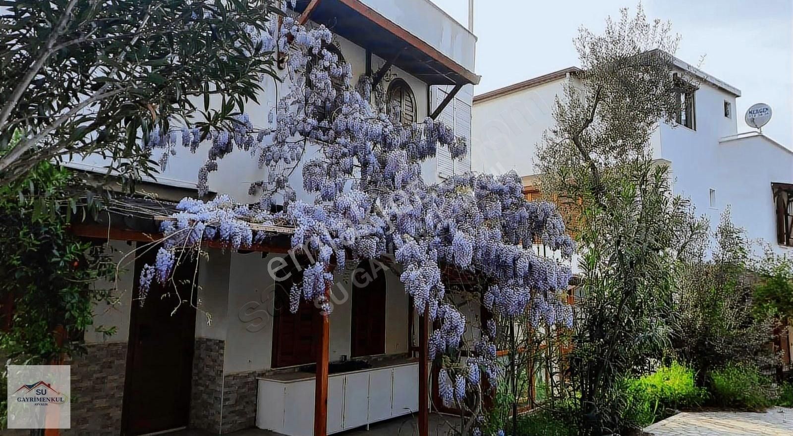 Ayvalık Su Gayrimenkul'den Sahilkent'de Bahçeli Kiralık Villa