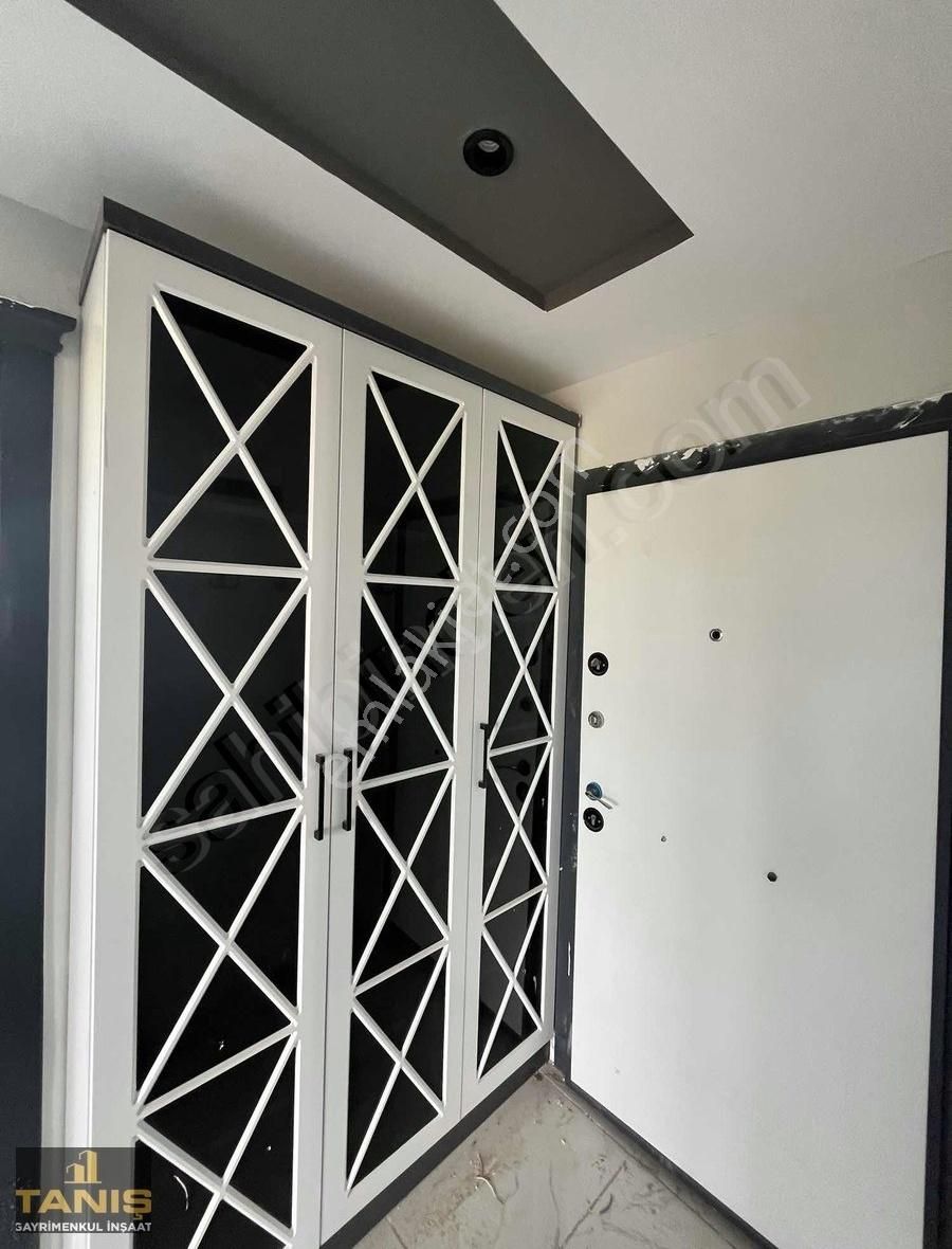 Tanış Emlak Tan Yeni Mah E-5 Yoluna 200 Mt Kpl Mutfak 2+1 Daire
