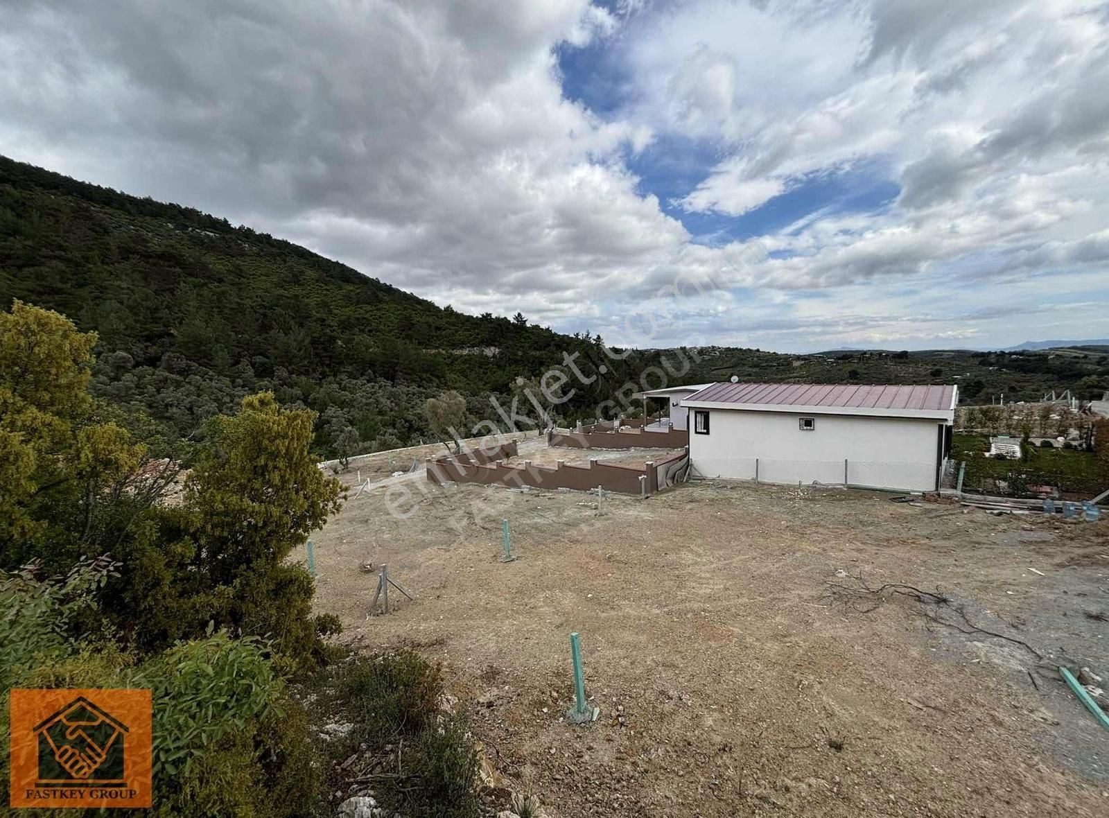 Buca Kırklar'da Satılık 303 M2 Hisse Tapulu Tarla