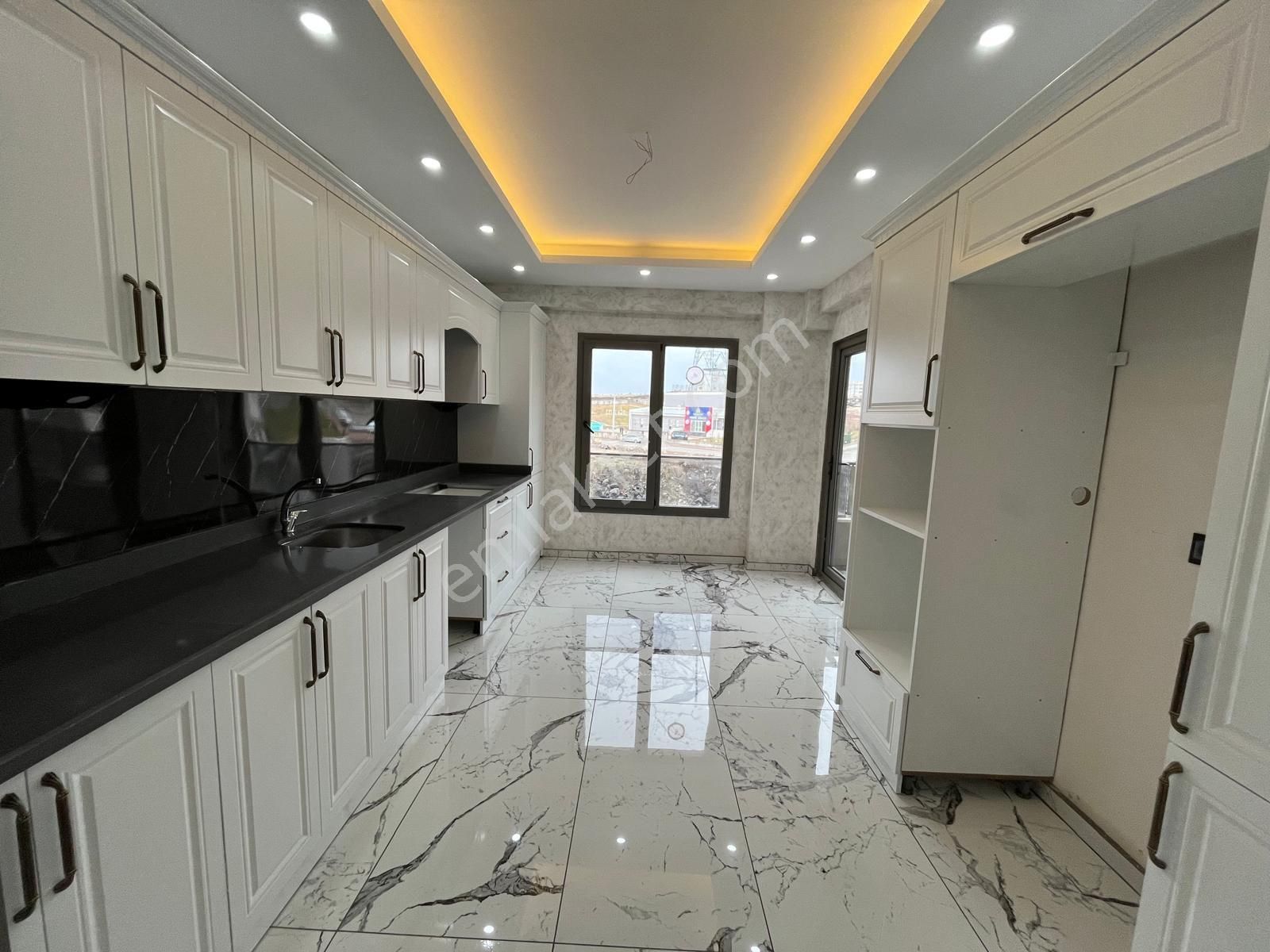 Kültür Emlaktan Karaköprü Doğukent'te Yüzme Havuzu Civarı Memura Kiralık Sıfır Daire