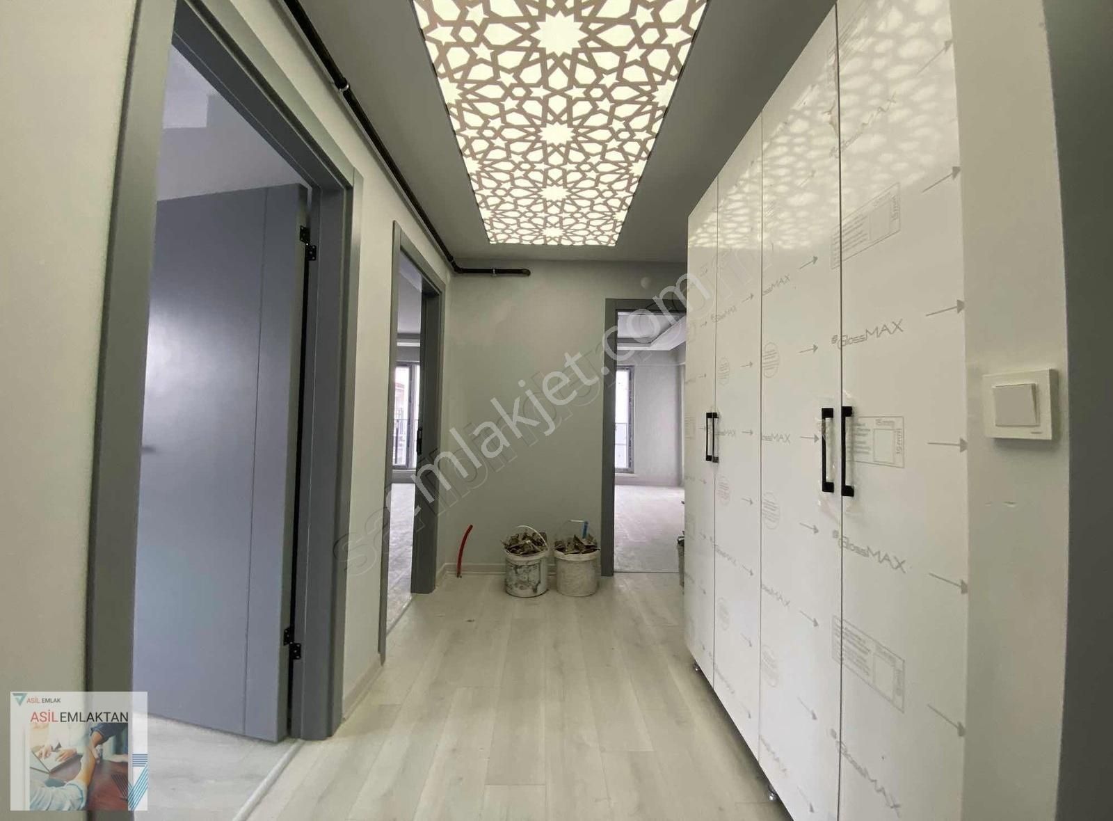 Asil Emlaktan Satılık/ilçenin En İyi Konumunda 1.sınıf 3+1 Daire