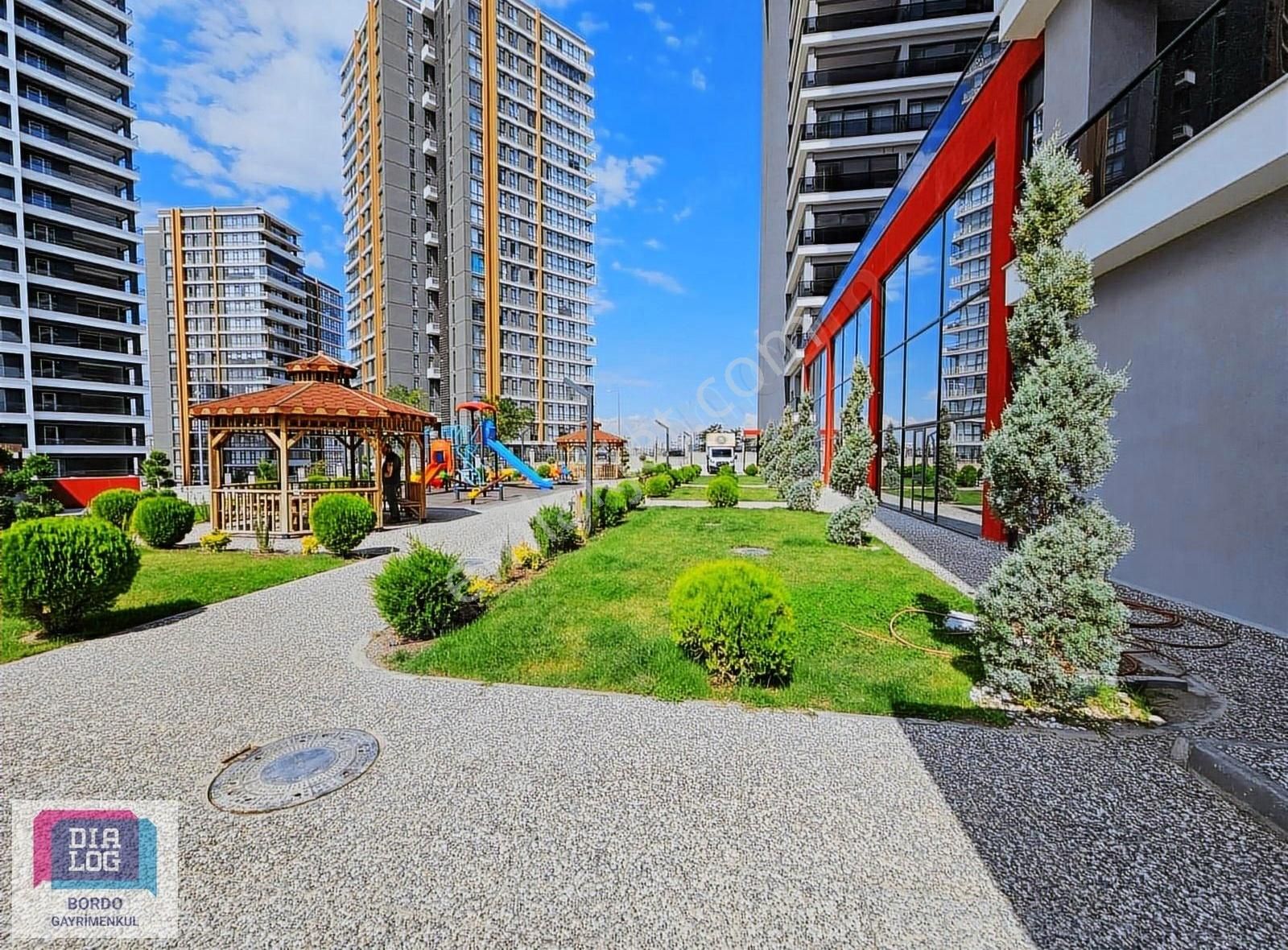 Çayyolu Bordo Modern Sitesi- 4+1 Önü Açık Konumlu Acil Satılık