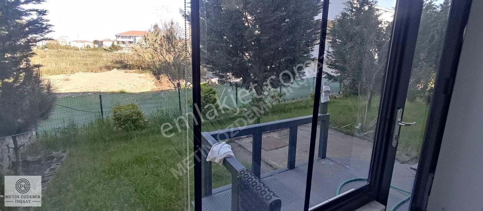 Karasu Merkezde Müstakil Bahçeli Eşyalı 3+1 Bandında 2+1 Daire