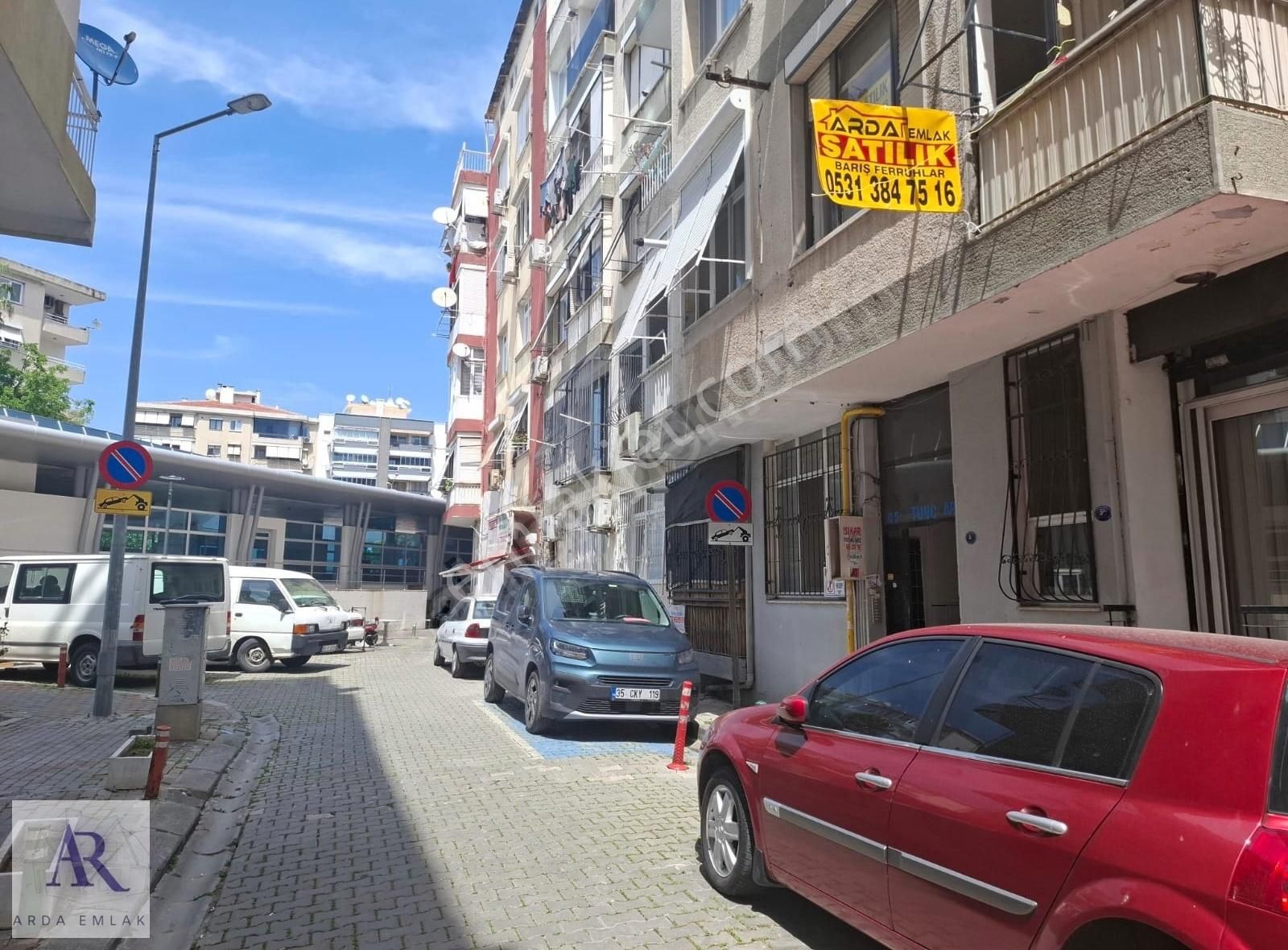 Alaybey Merkezde İzban Durağı Köşesinde 2+1 80 M2