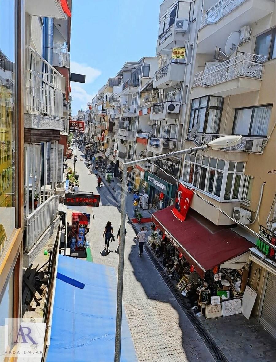 Karşıyaka Çarşı İçinde Kendine Ait Teraslı Çift Cephe Ara Kat.