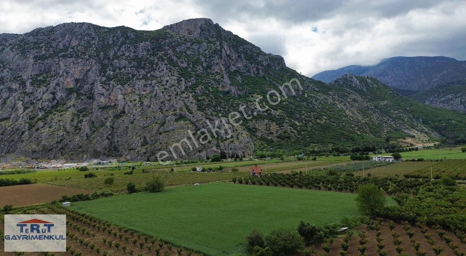 Manisa Yukarıçobanisa'da Satılık 200 250 M2 Kooperatif Arsalar