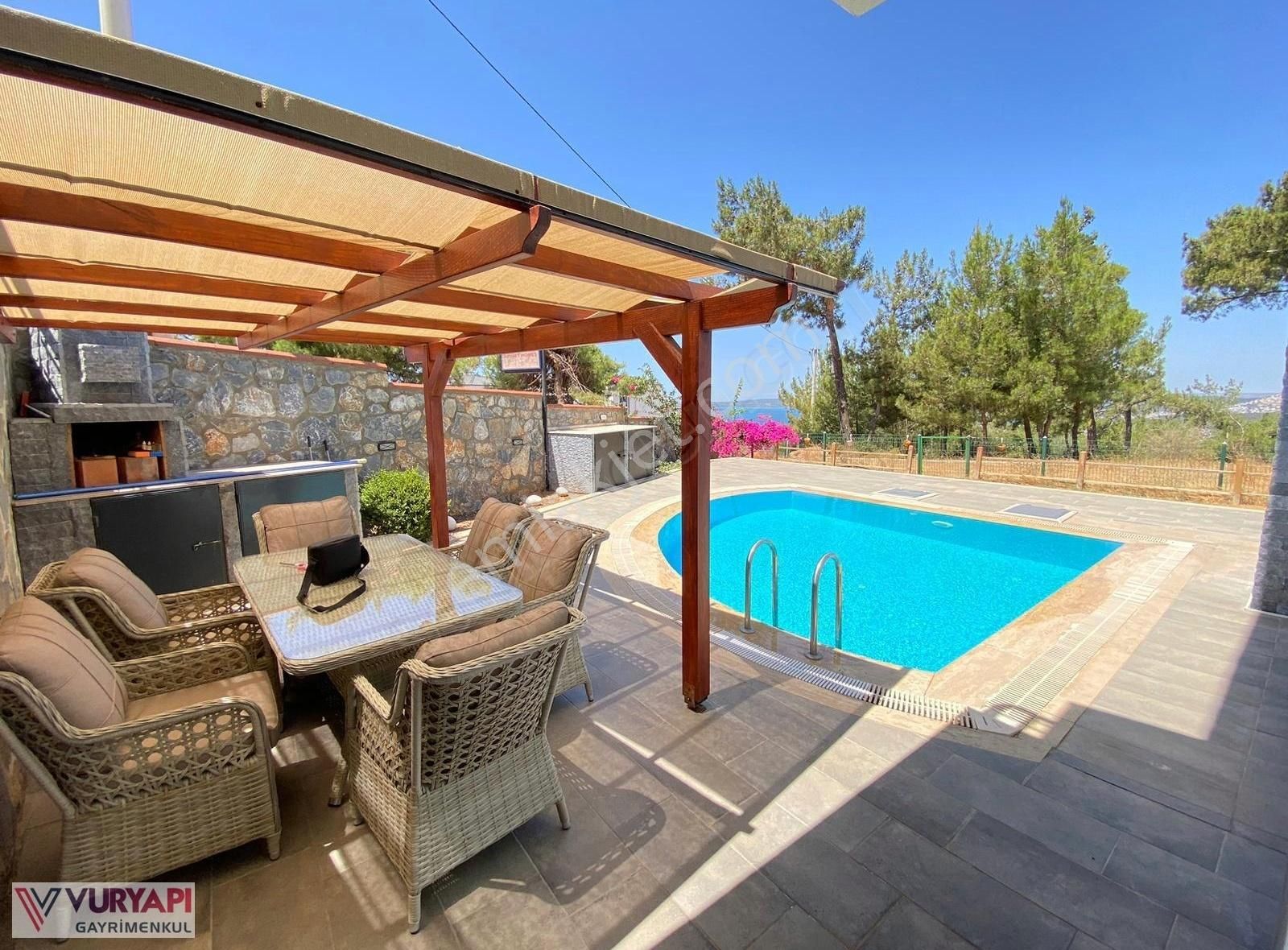 Köşe Konumda Deniz Manzaralı-şömineli-havuzlu-geniş M2 4+1 Villa