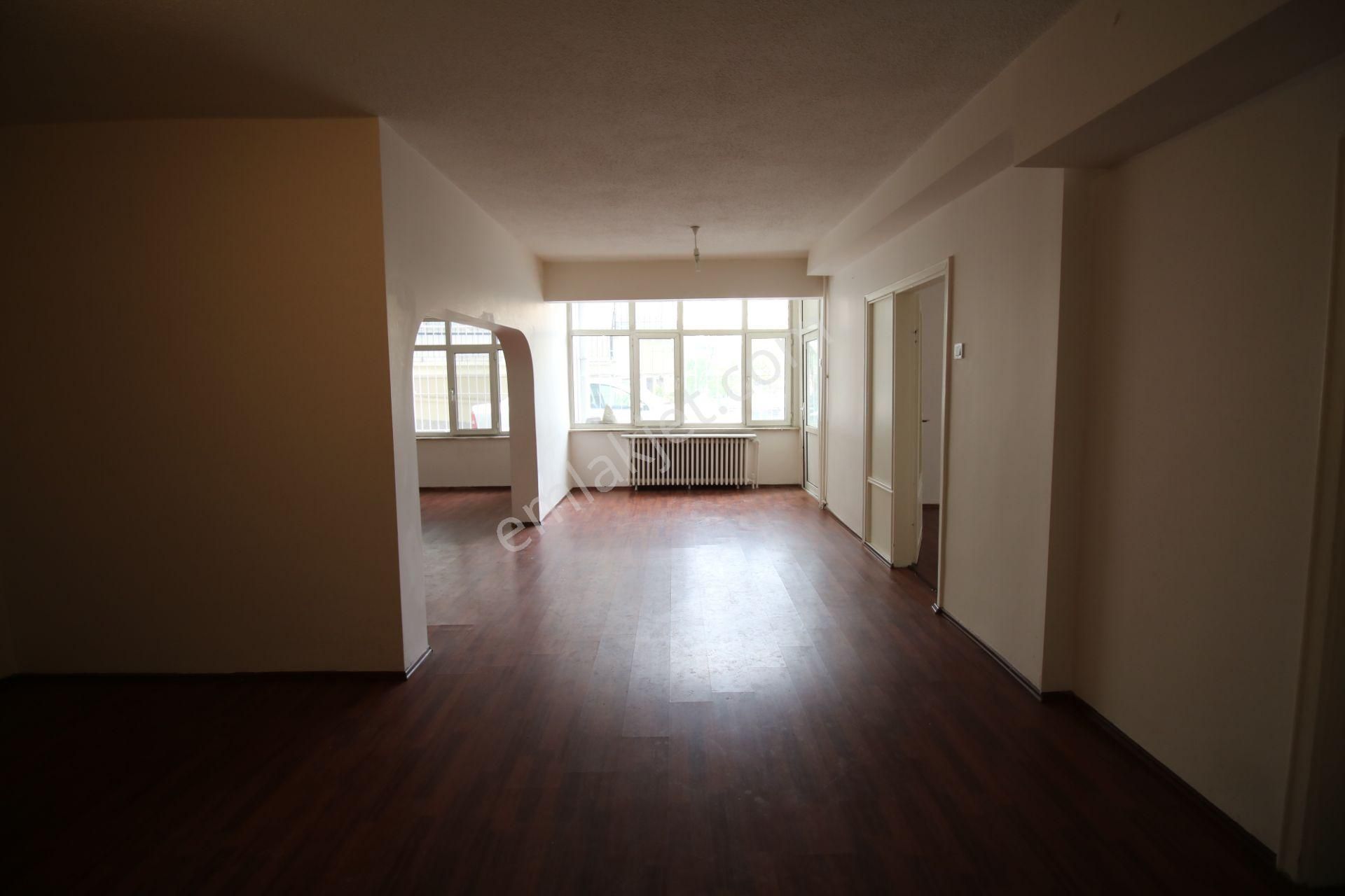Hoşdere Caddesi Üzeri Boyalı Kiralık 3+1 Daire