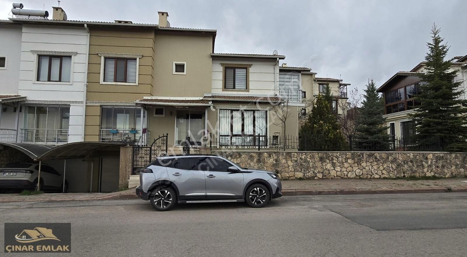 Çınar Emlak'tan Esenyurtta Ana Yol Üzeri 5+1 Satılık Villa