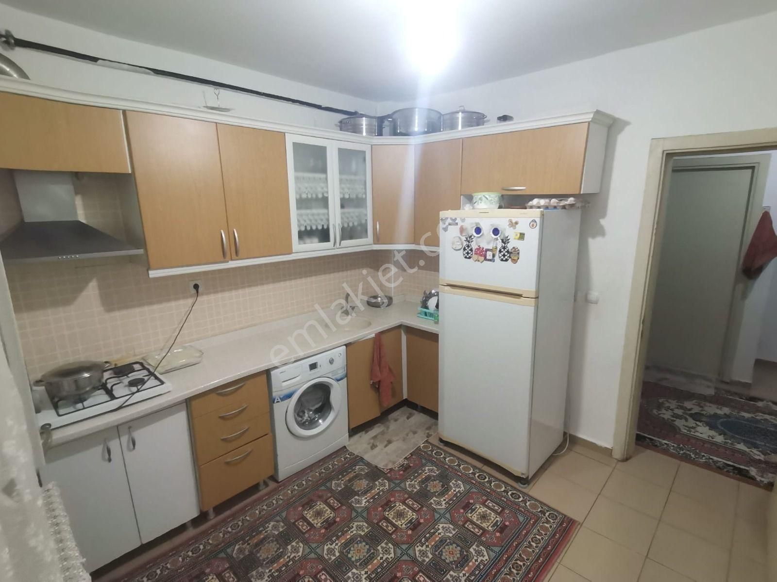 Bilgen Vatan'dan Yeşiltepe Cadde Üzeri Kat Konumunda Büyük Tip 4+1 Toki Ebeveyn Banyolu