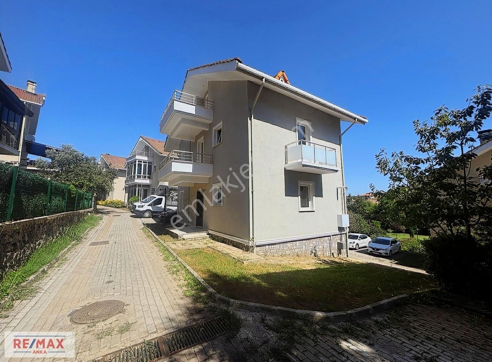 Remax Anka'dan Salkım Sitesi Şerefiyeli Müstakil Satılık Villa