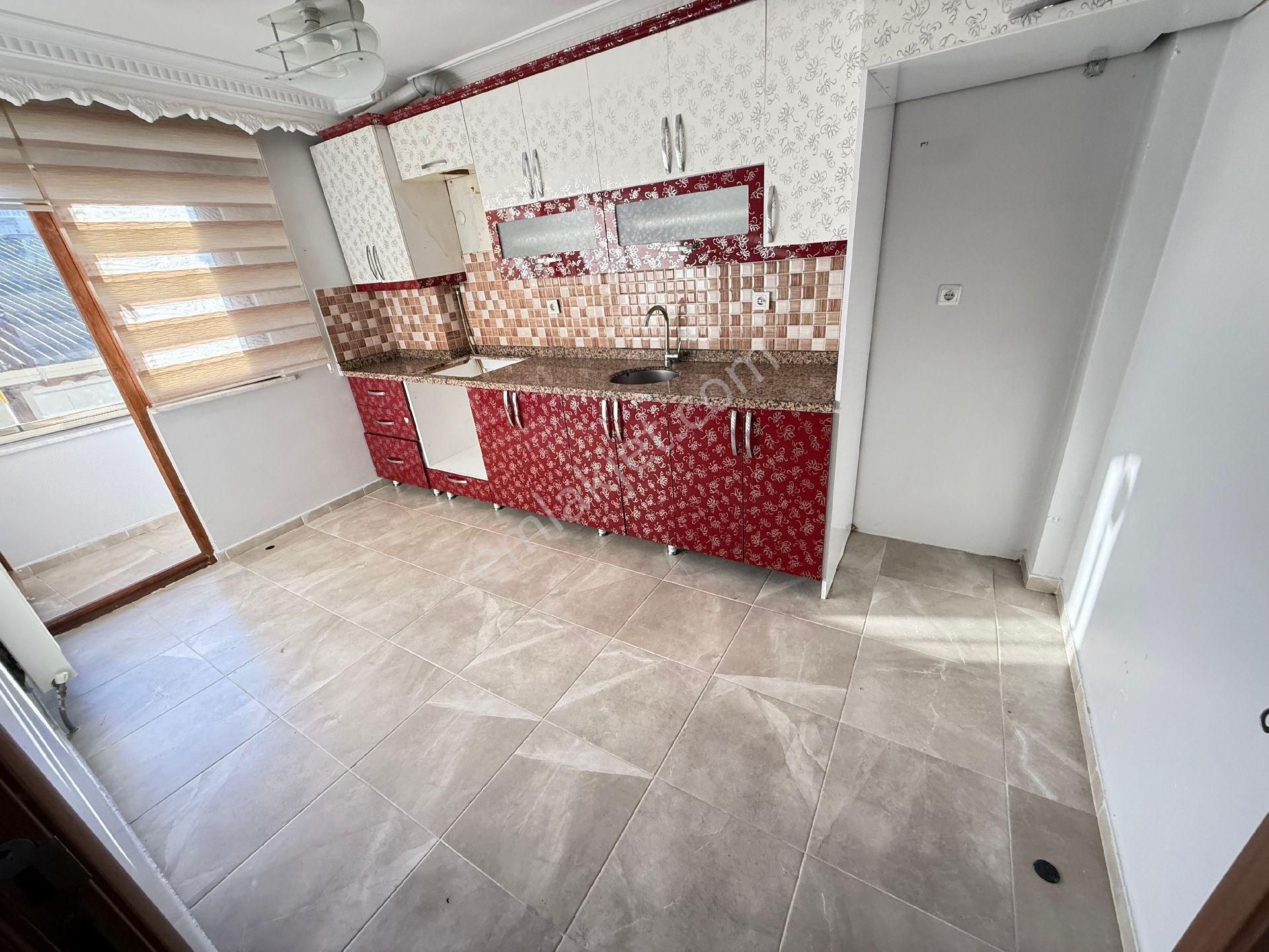 Pusula İnş.tan İsmetpaşa Mah Cadeye Yakın 125m2 3+1 3kat Daire