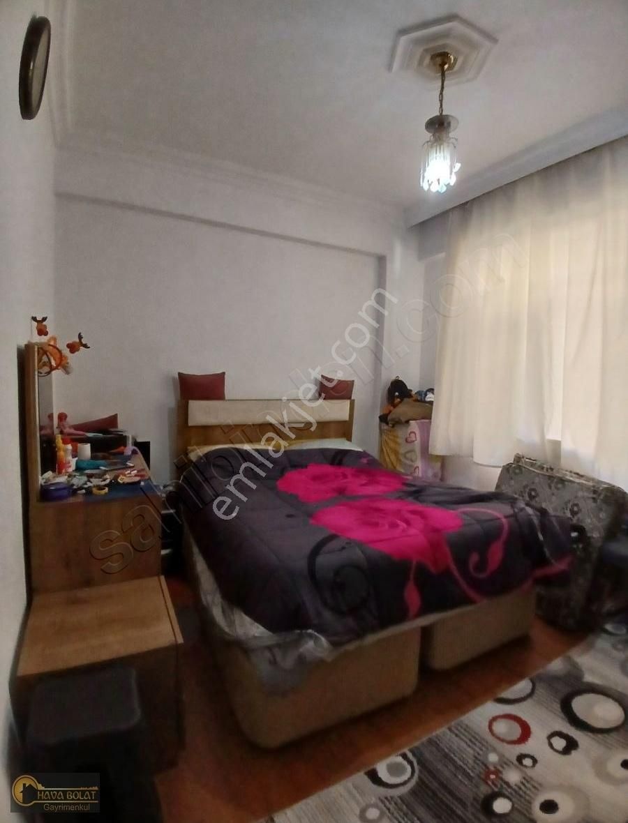 Milli Egemenlik Yol Üstünde 1+1 Ayrı Mutfaklı Satılık Daire.
