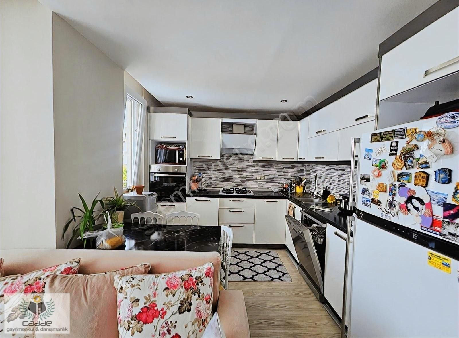 Lavanta Evlerinde Ara Kat Satılık 2+1 Daire
