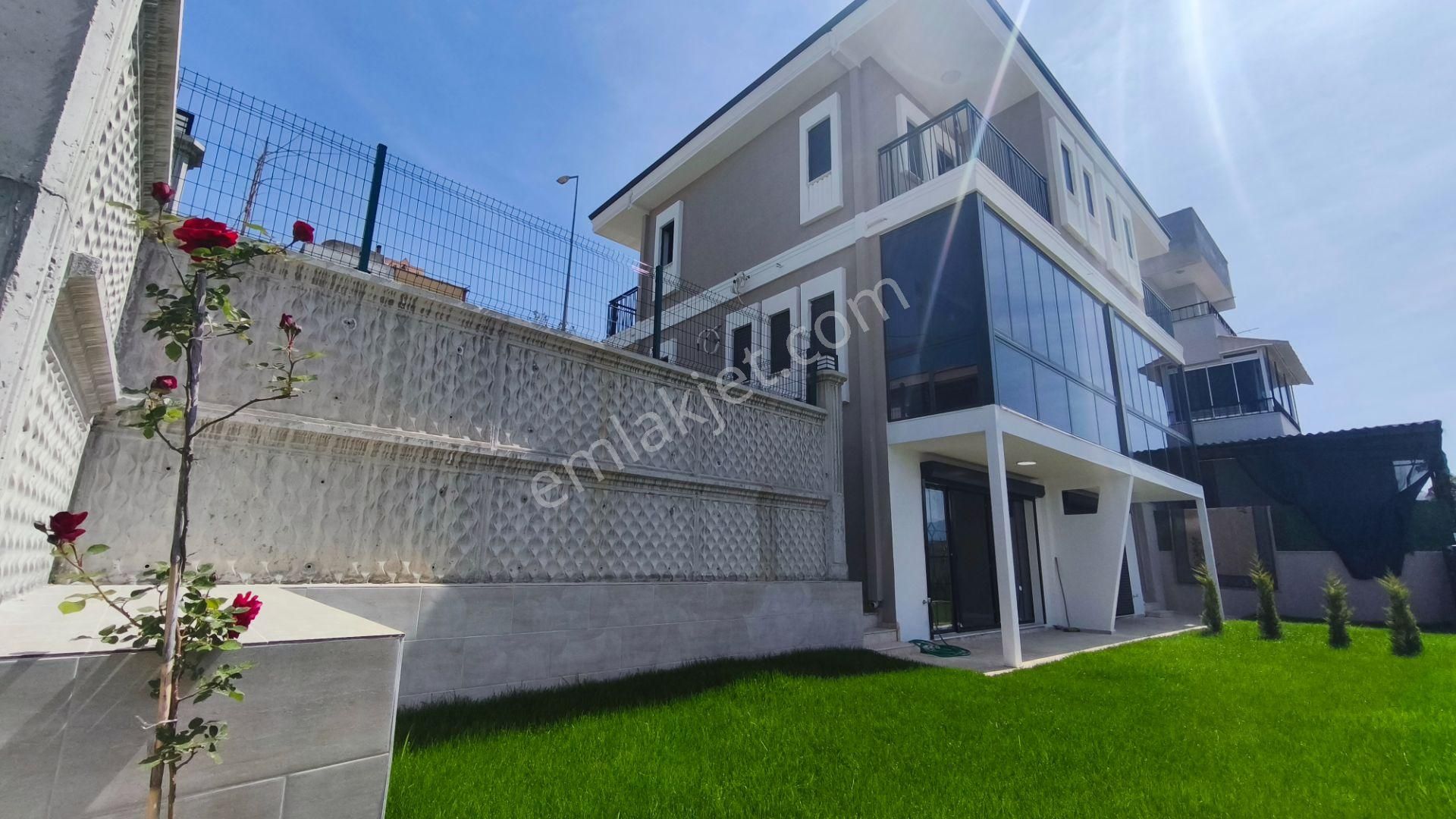*rs Netten* Kuşadası Soğucak'ta Deniz Manzaralı Villa
