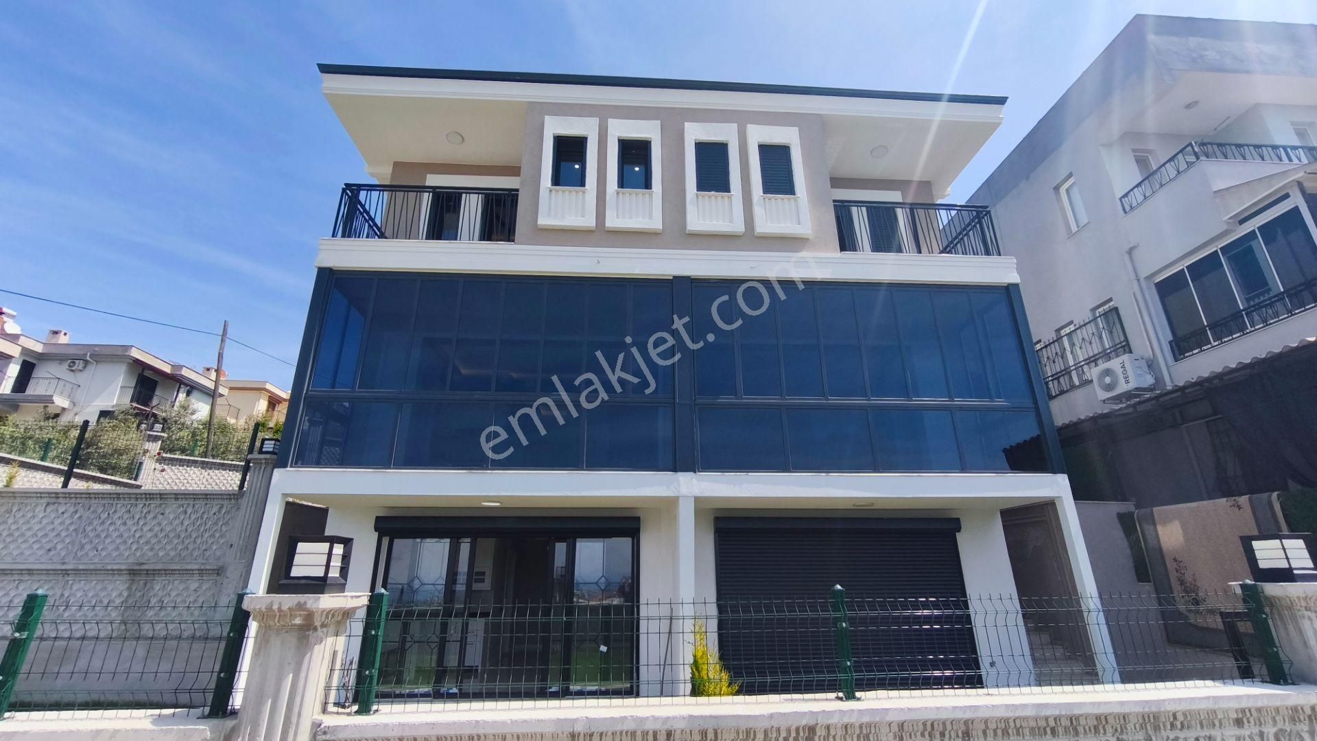 *rs Netten* Kuşadası Soğucak'ta Deniz Manzaralı Villa