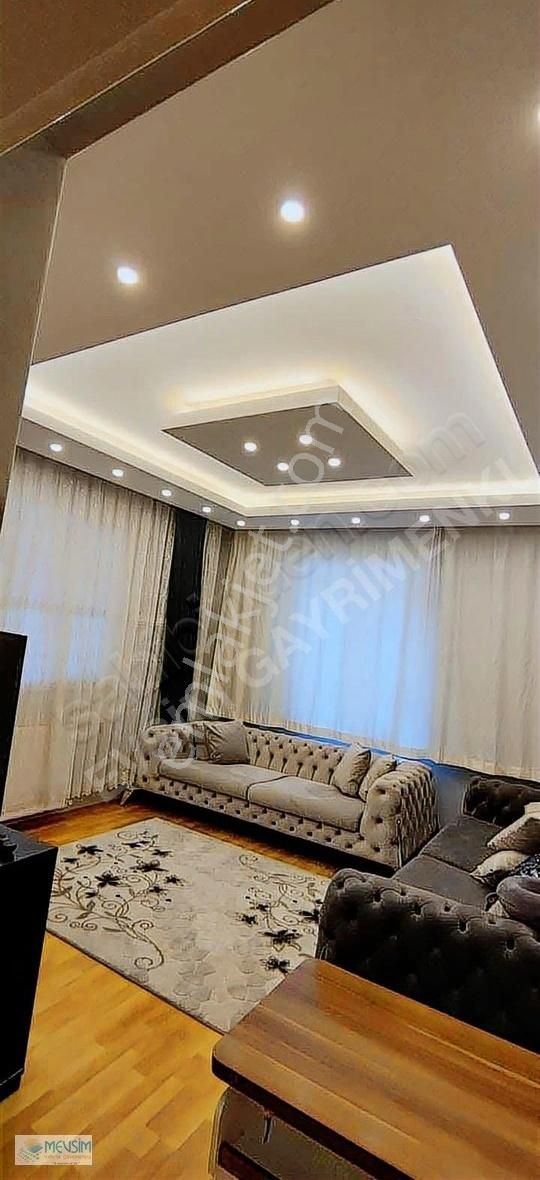 Şenyurt Caddesinde 2+1 Cadde Üstü Satılık Daire