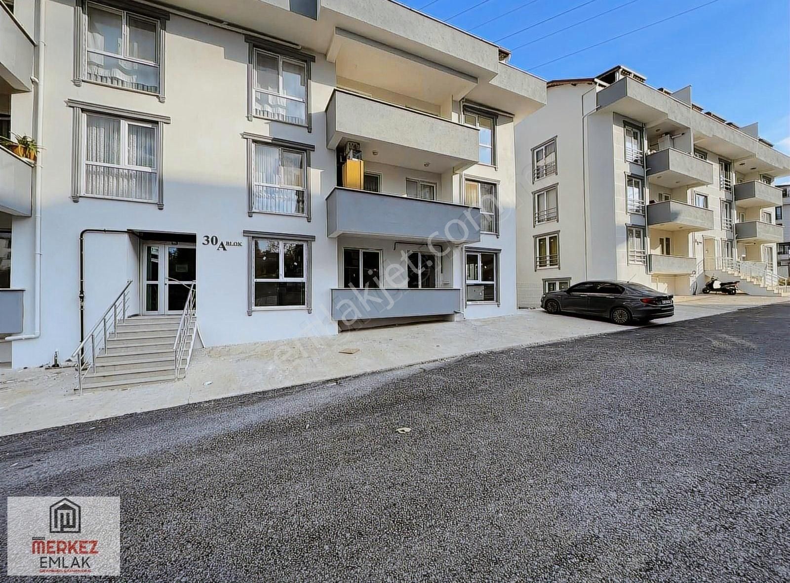 Başiskele Barbaros Mahallesin'de 2+1 Yüksek Giriş Kiralık Daire