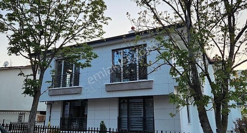 Ümitköy Mutlukent Mahallesi Sağlık Sektörüne Uygun Kiralık Ofis