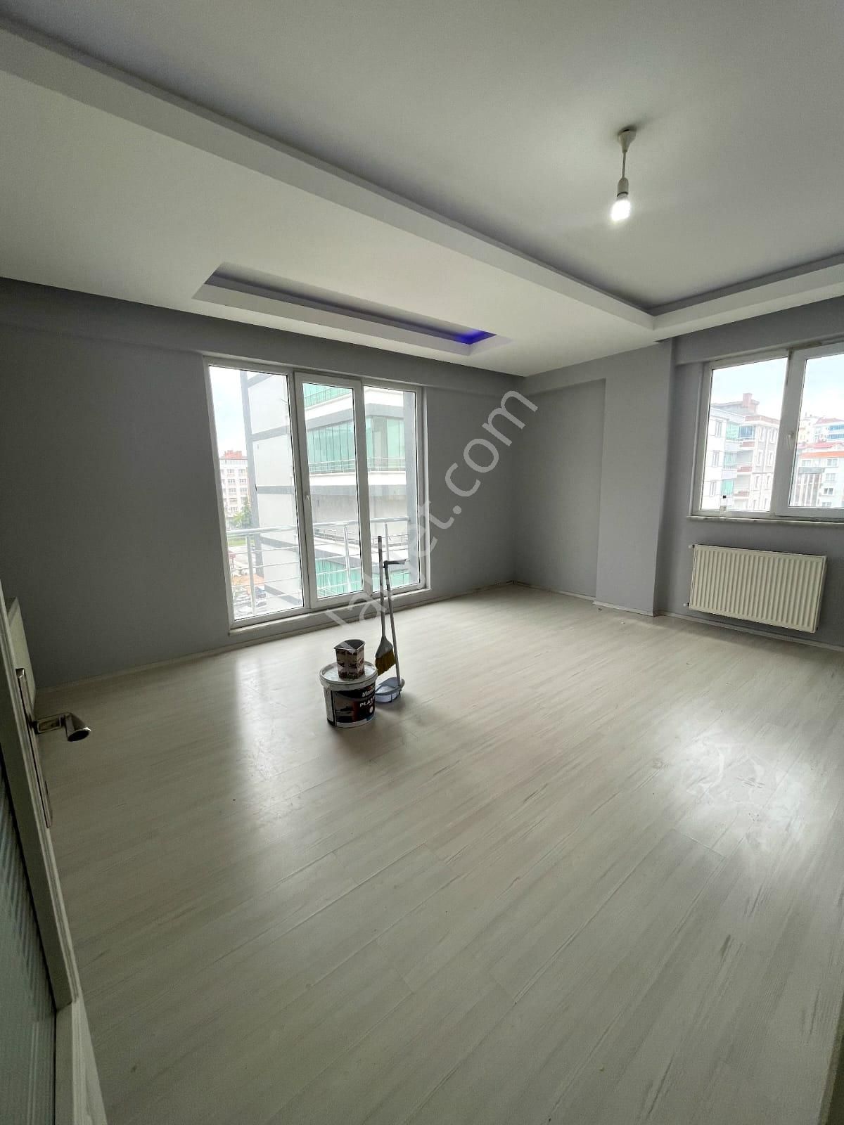 Yenimahalle'de Kiralık 2+1 Tramvayın 1 Sokak Üstü