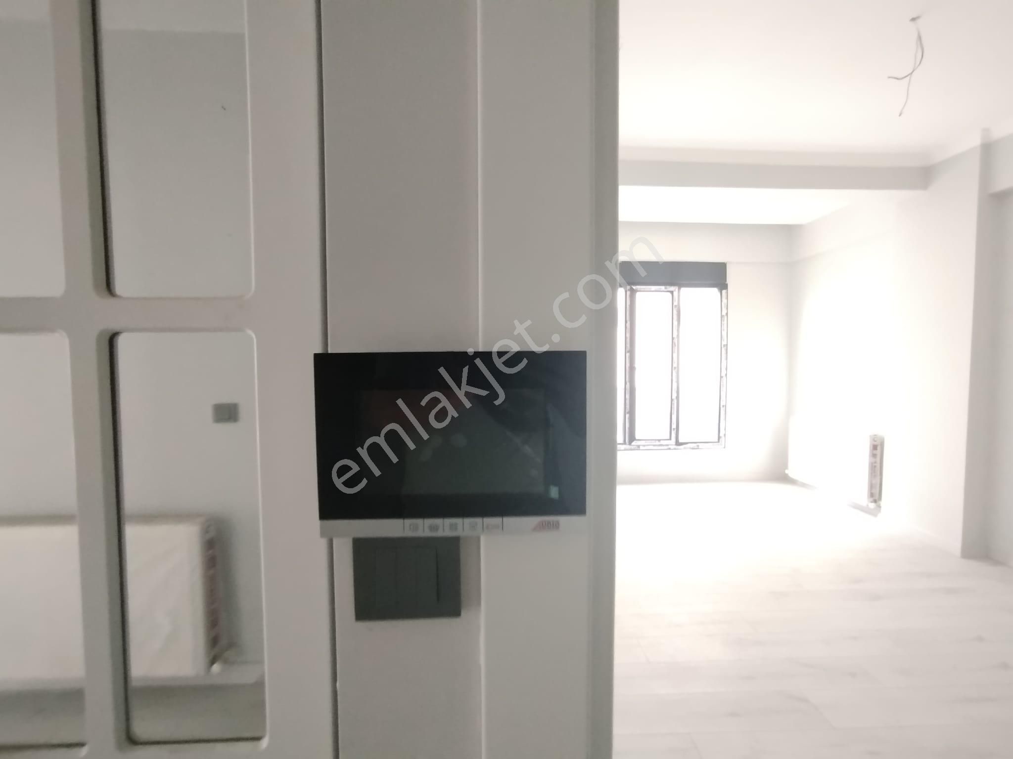 Akhisar Hürriyet Mah. Vahdet Cami Yakını Kiralık 3+1 Daire
