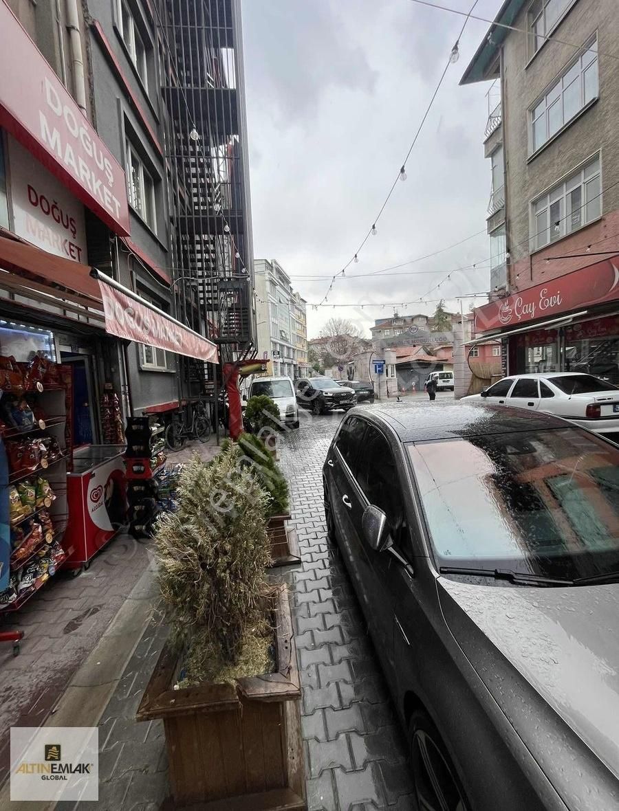 İhsaniye Mah. Devren Market İl Sağlık Müd. Sokağında İşlek Cadde