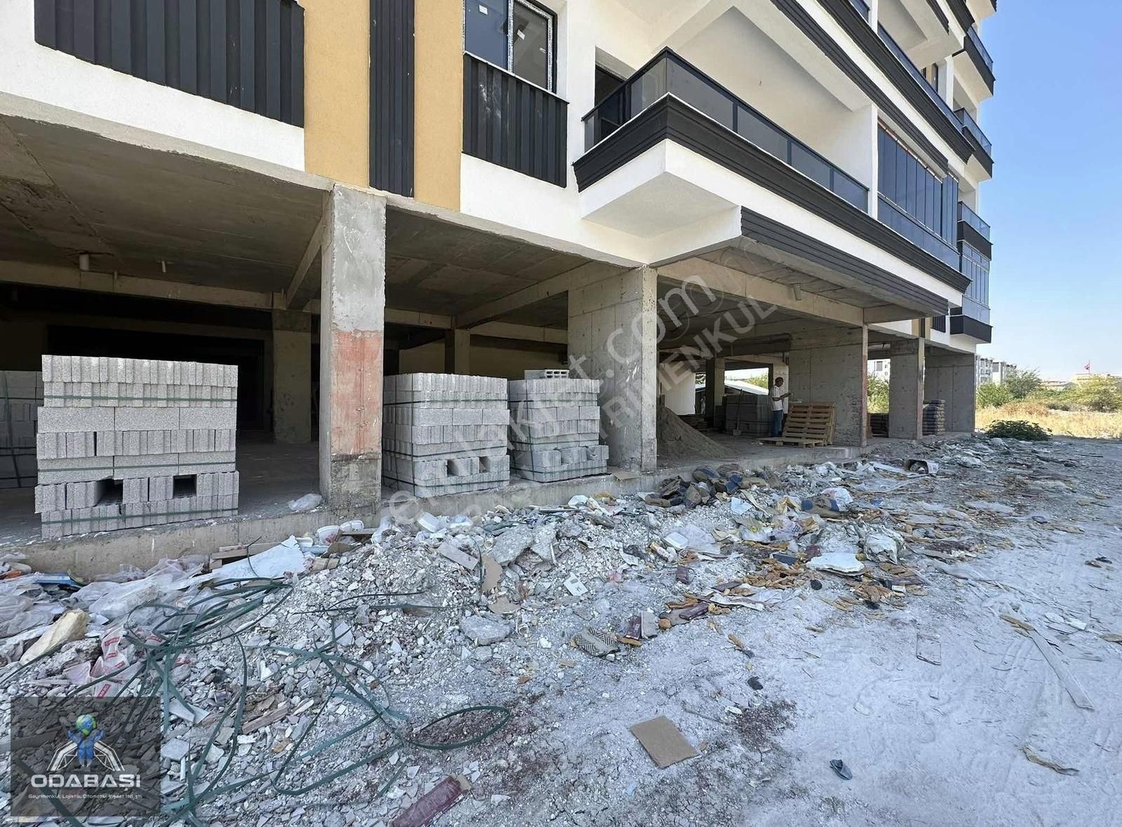 Kantarda İtfaicilerin Arkasında Satılık Dükkan