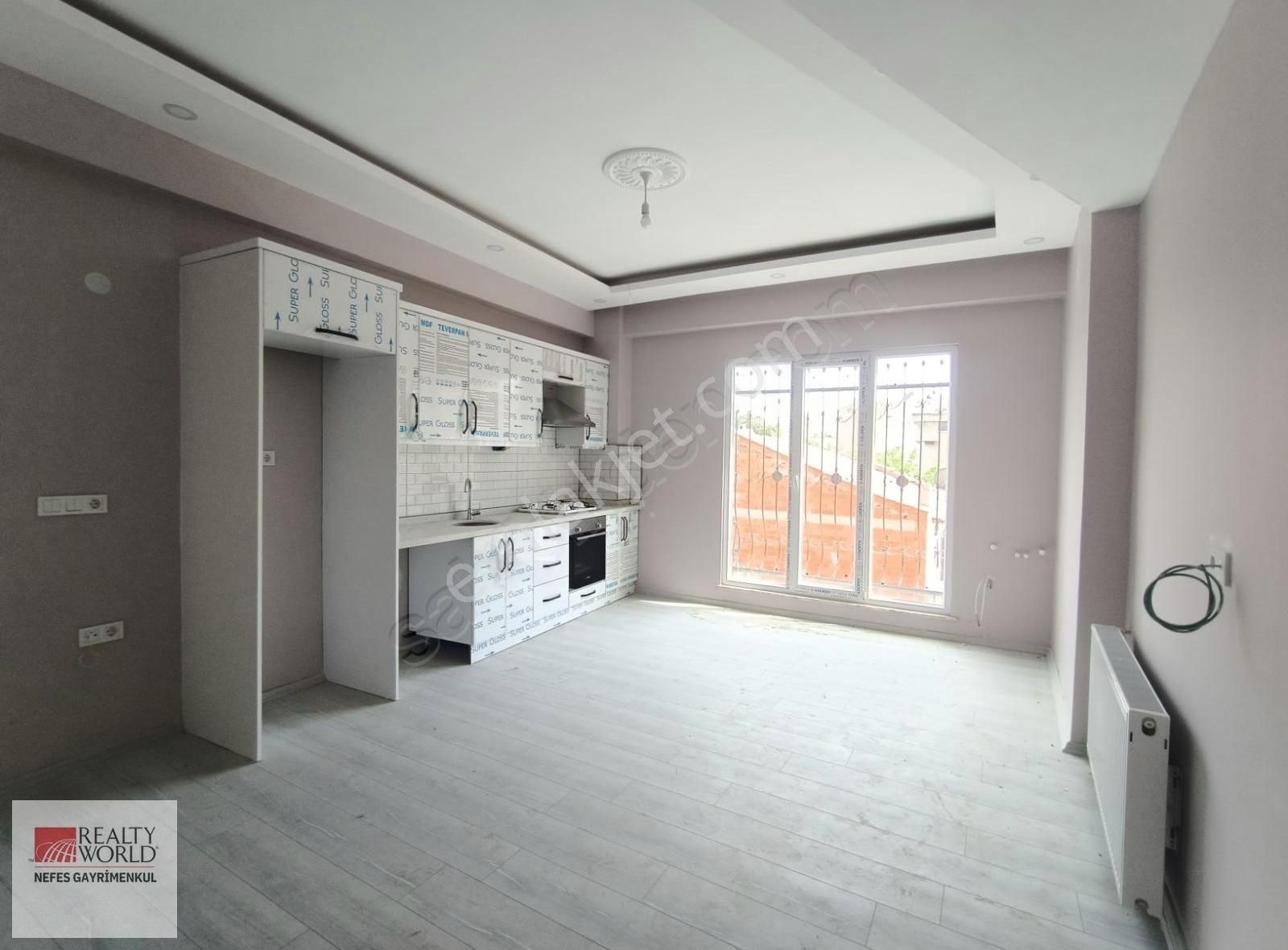 Rw Nefes'ten Çayiçi Caddesinde 2+1 Satılık Daire