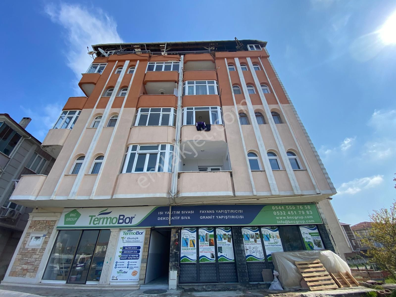 Karasu Plaj Merkde Ön Cephe Mutfak Ayrı Çift Wcli 2+1 95 M2 Daire