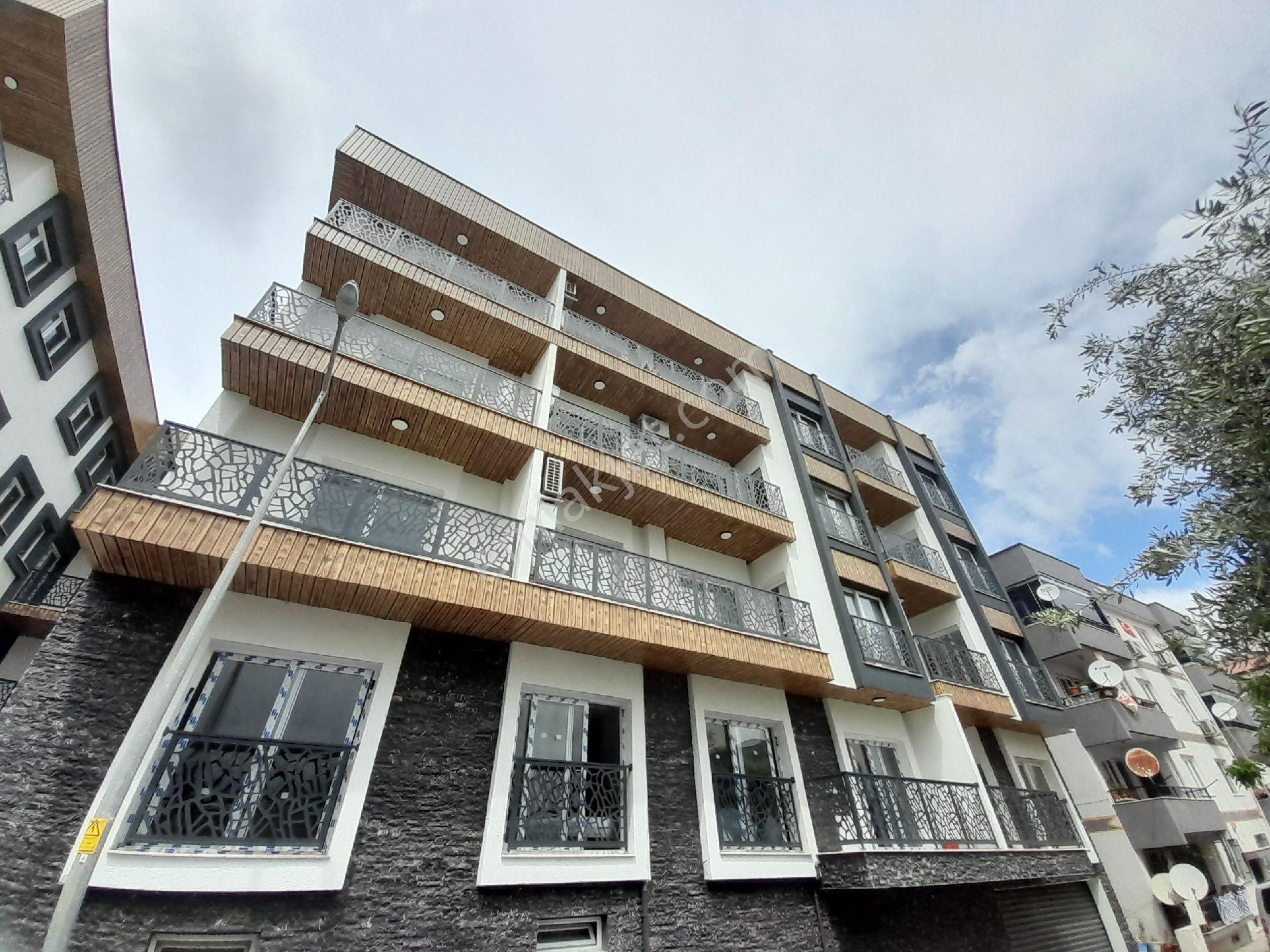Kuşadası Davutlar'da Ebeveyn Banyolu 3+1 Geniş Daire