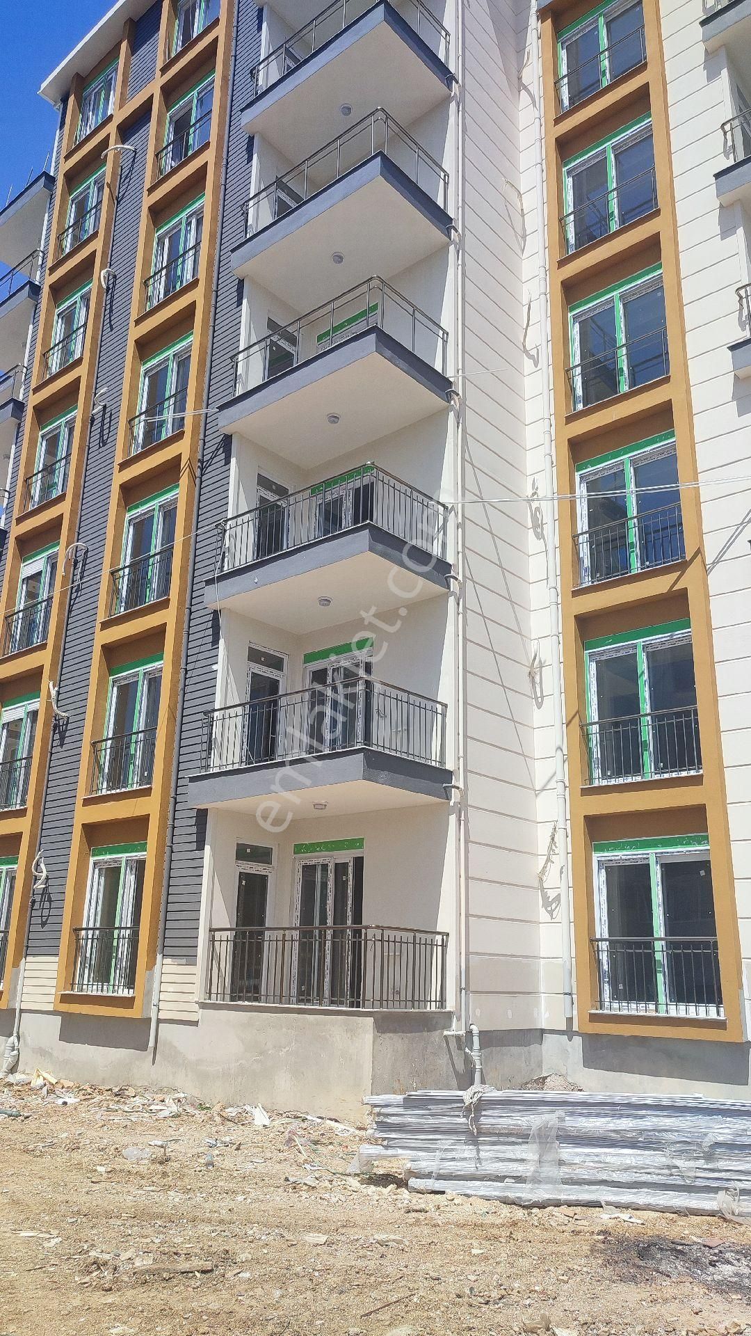 Serik Cuma Pazarında Satılık 120 M² Sıfır 2+1 Daireler
