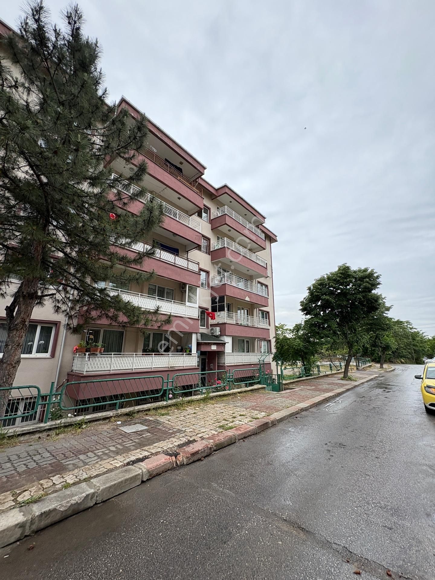 Marmara'dan 1. Murat Mahallesi Tadilatlı 3+1 Satılık Daire