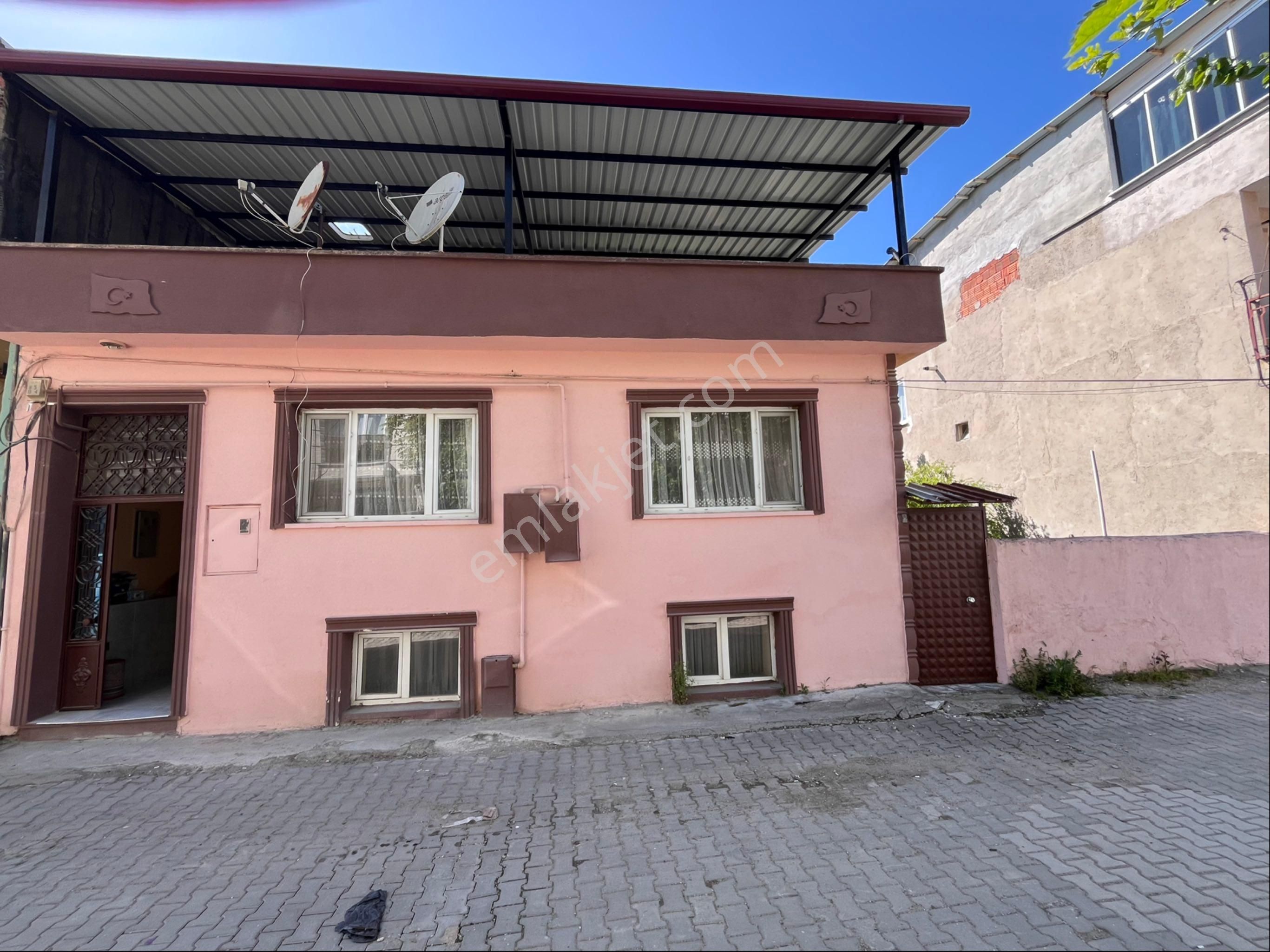 Müstakil 2 Katlı Bahçeli