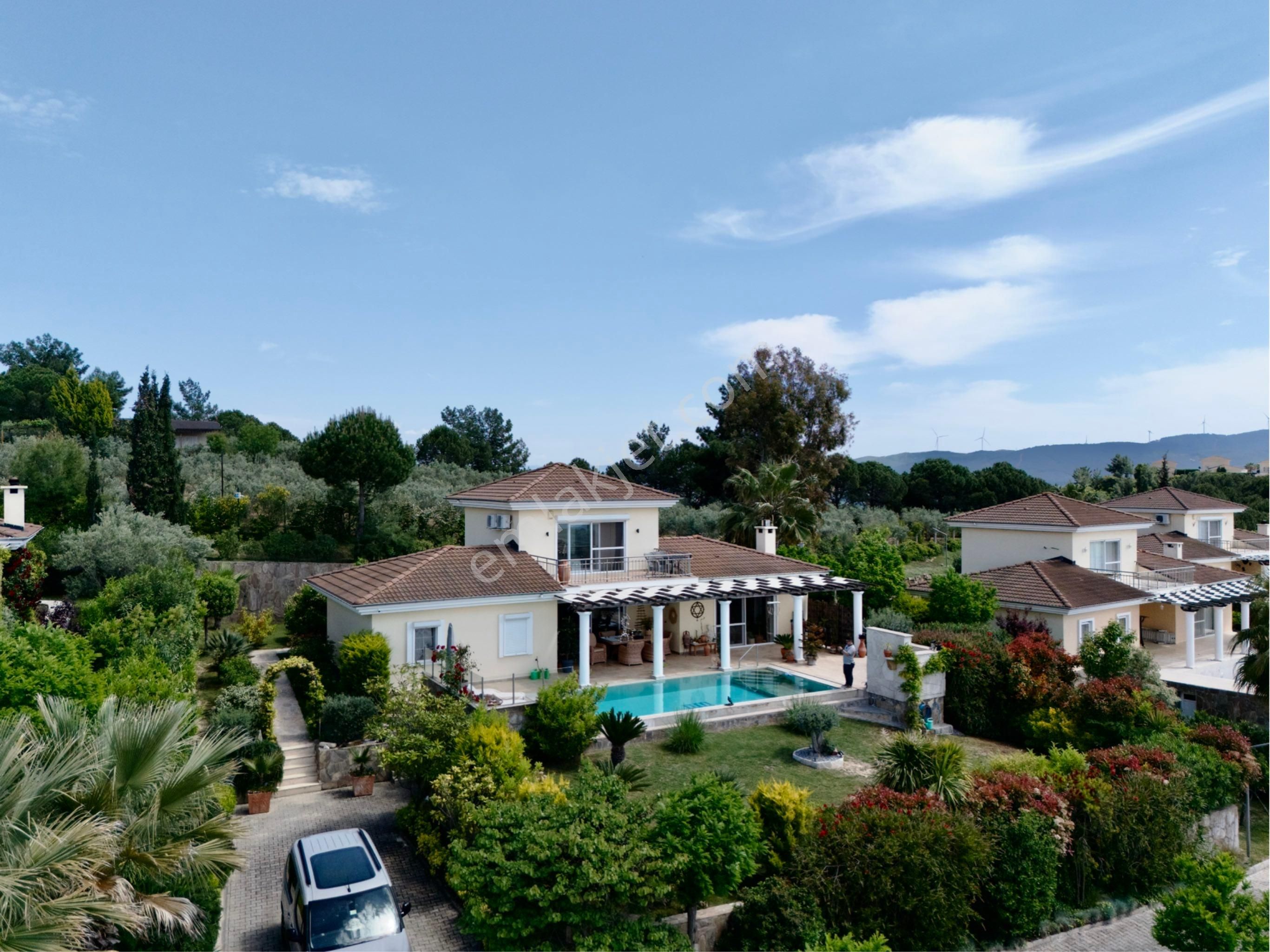 Kuşadası Satılık Deniz Manzaralı Müstakil Villa