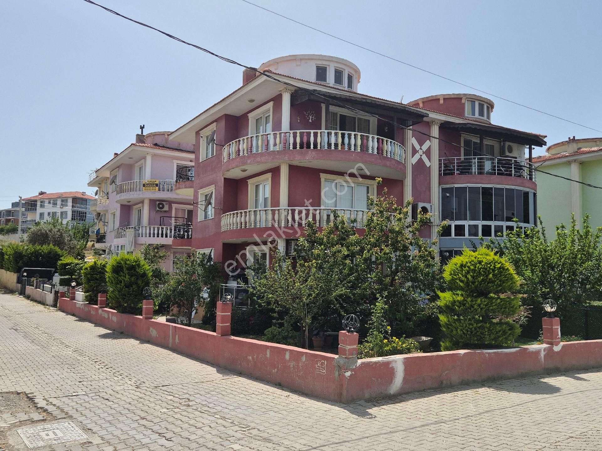 Turyap Foça'dan Satılık Merkezde 2+1 Eşyalı Daire