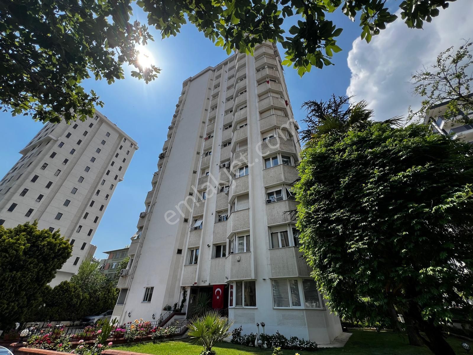 Bostancı'da Deniz Manzaralı Ebeveynli Otoparklı 143 M² Net 4+1