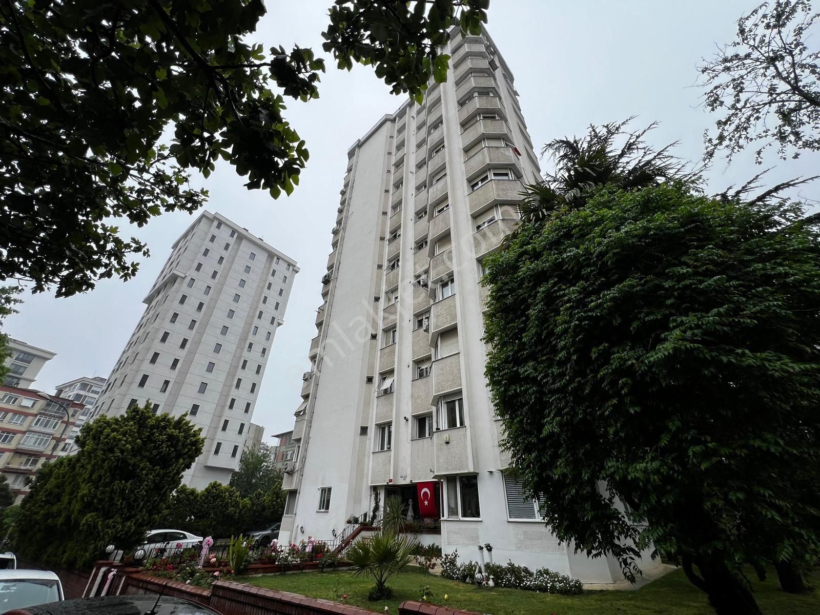 Bostancı'da Deniz Manzaralı Ebeveynli Otoparklı 143 M² Net 4+1