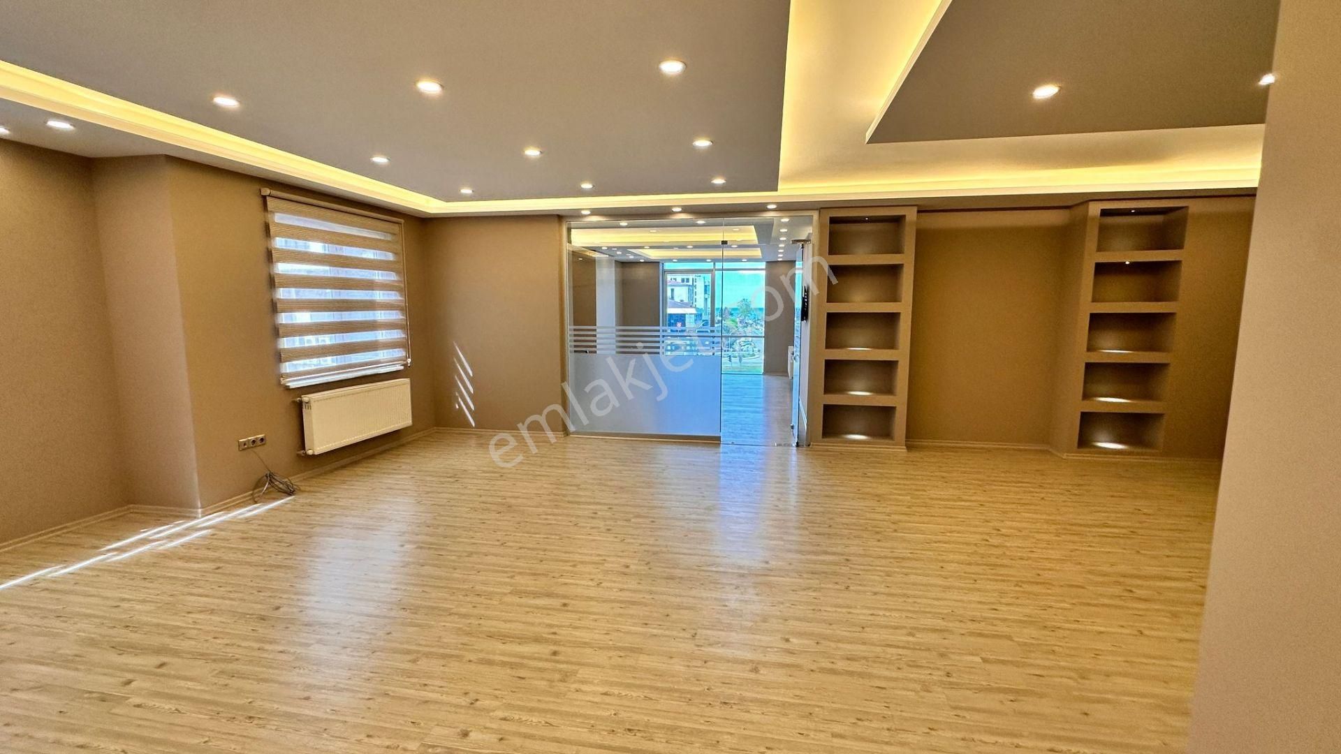 Trabzon Kaşüsütünde Ak Hukuk Bürolarında Satılık Lüks Ofis