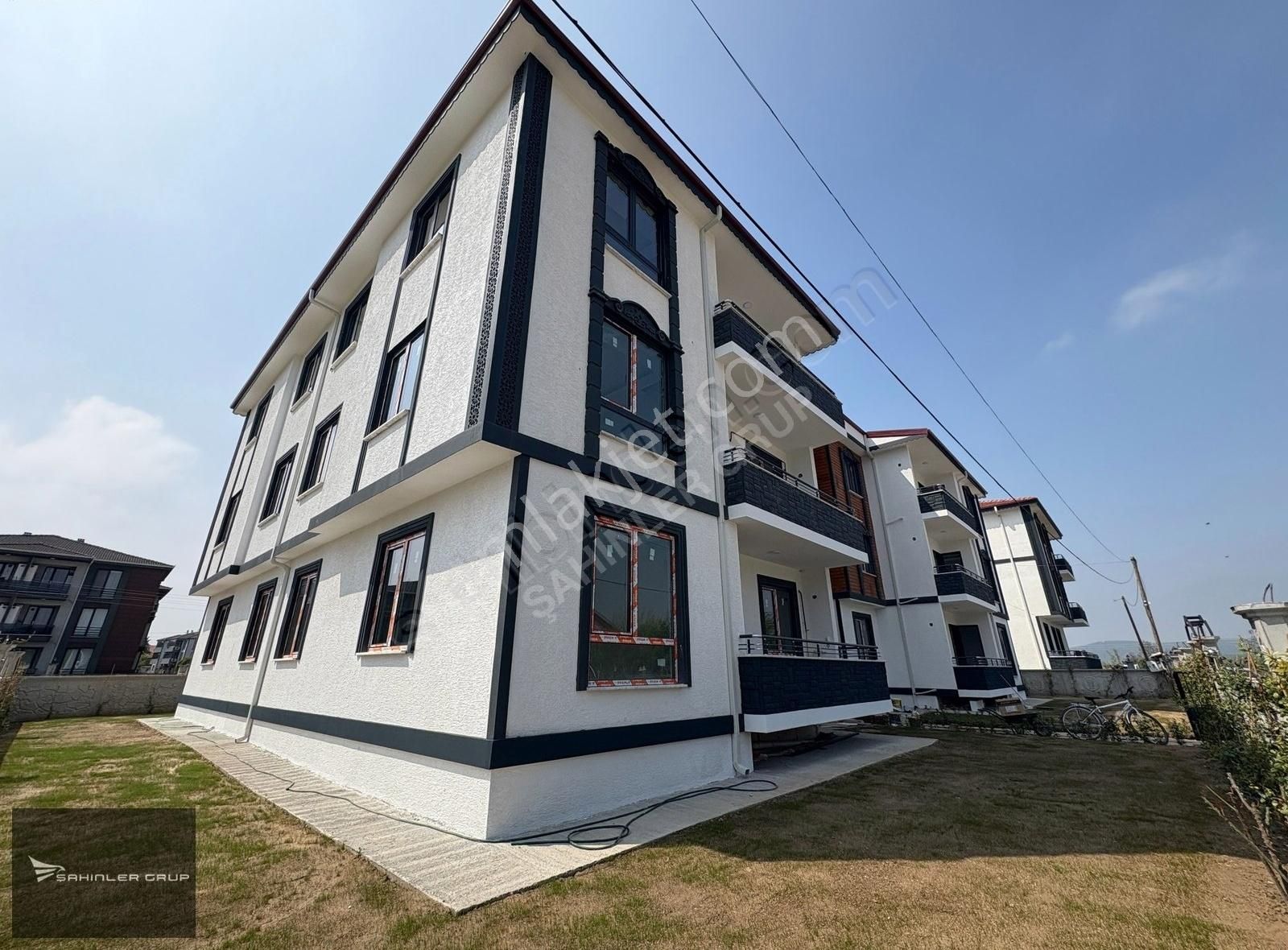 Tuzla Mahallesinde Kat Ve Cephe Seçenekli Sıfır 3+1 Daireler